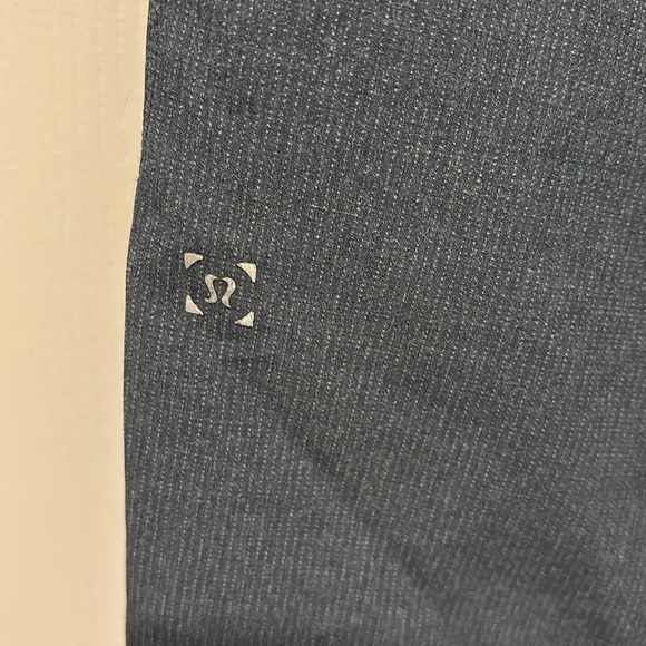 Lululemon men’s lined shorts - Picture 5 of 6